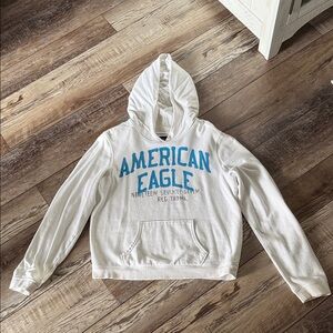 AMERICAN EAGLE Cream Hoodie with Navy Tag.  Fits like a woman’s size Medium.
🚭👚